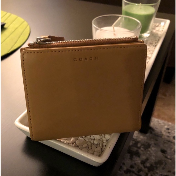 COACH TAN LEATHER SMALL WALLET EUC RETAILS $50 (CAMARILLO) - Picture 3 of 17